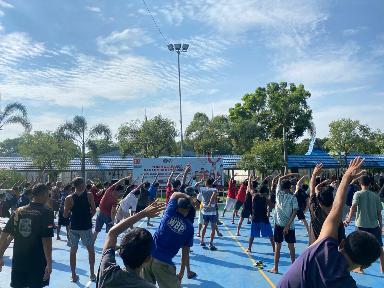 Semangat Sehat! Warga Binaan Lapas Narkotika Karang Intan Kompak Ikuti Senam Pagi Bersama